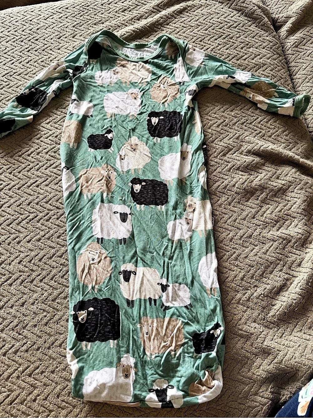 Kids Sheep Print Footie in Green & White